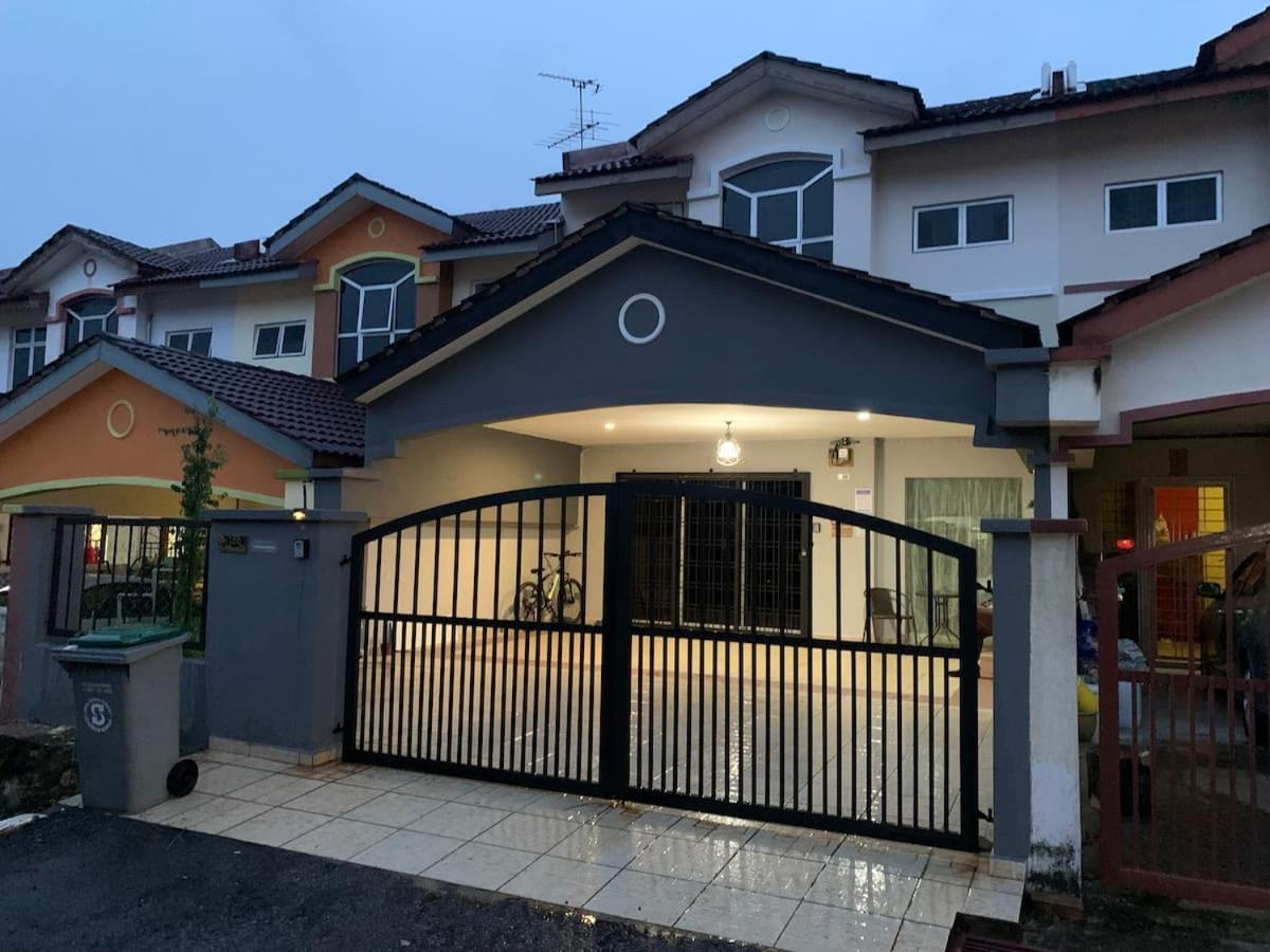 Stay N rest sweet home 185 Seremban Buitenkant foto